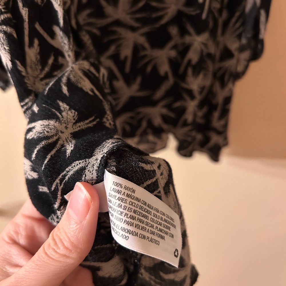 tropical/ palm tree blouse shell w/ decorative arm ties | Massimo (Target) - Picture 4 of 4